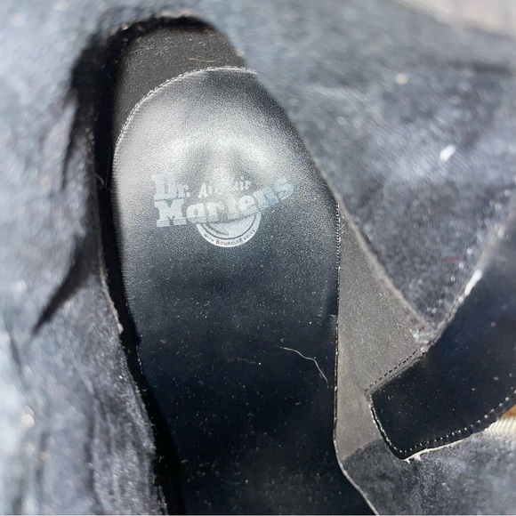 Dr. Marten’s Magdalena Lug Sole Heels Booties Black Leather Size 8 - Picture 9 of 12